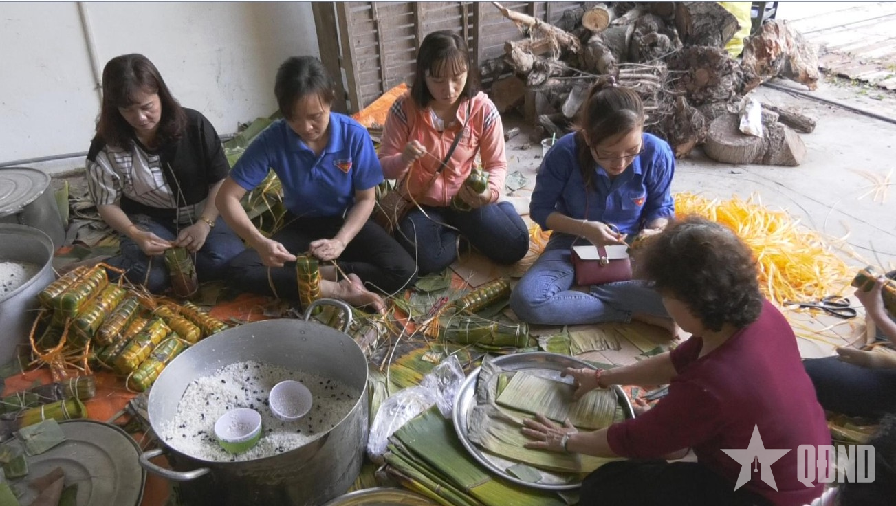 Bánh tét ngày xuân
